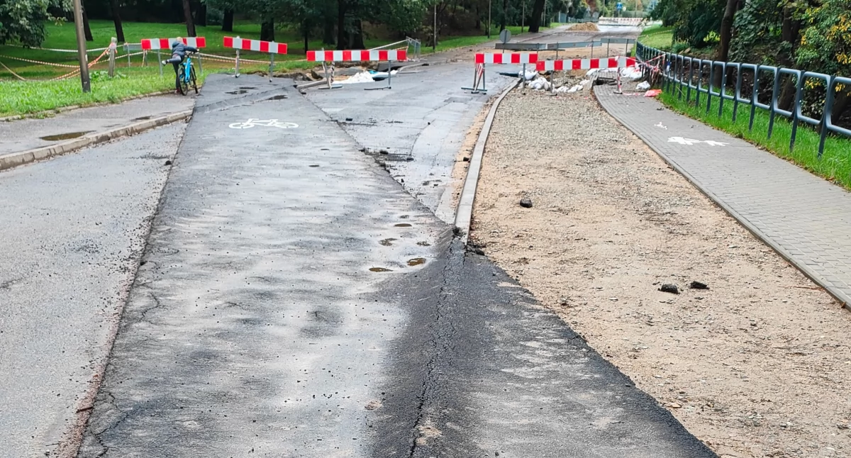 Zniszczona ul. Powstańców Śląskich 
