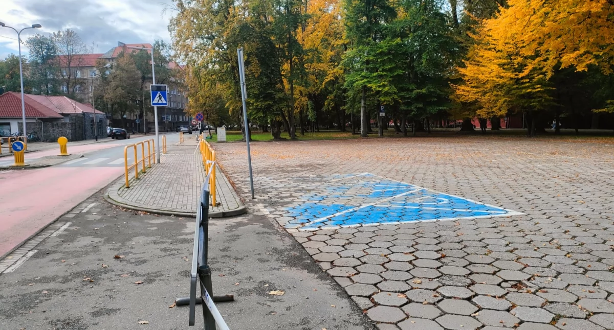 Ratownicy trafią na parking? Powódź zniszczyła ich bazę