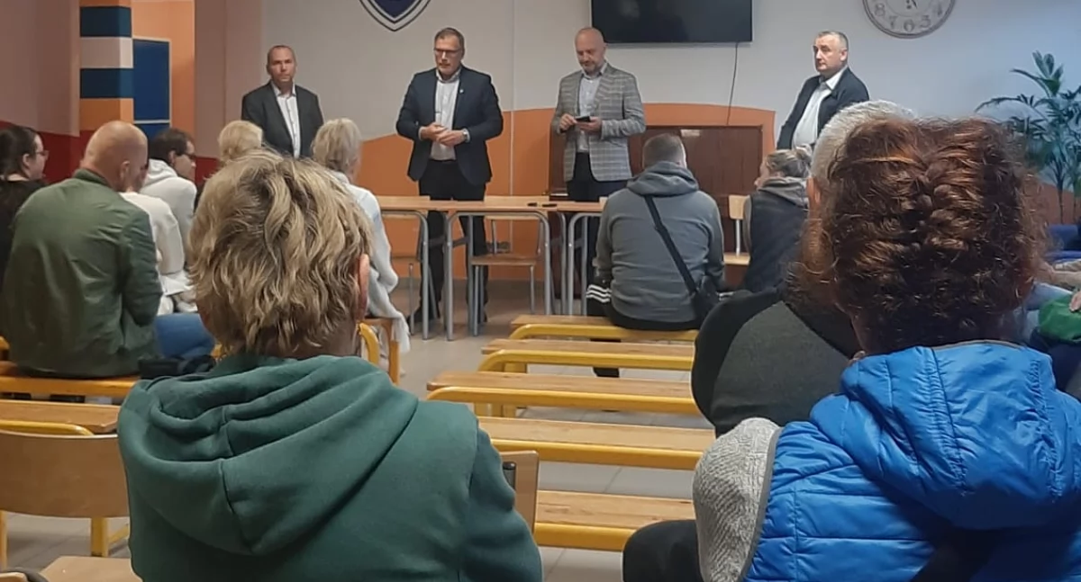Mieszkańcy do Kolbiarza i Bobaka: Hańba! 