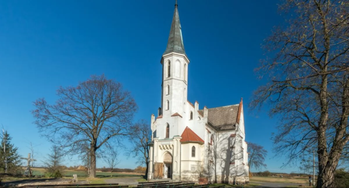Remont „kościółka w polu”