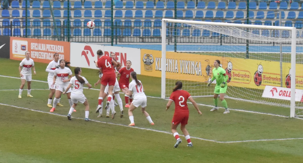 Osiem bramek na nyskim stadionie