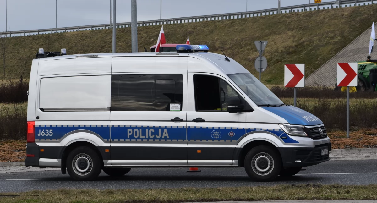 Pijany wjechał w zaparkowany samochód