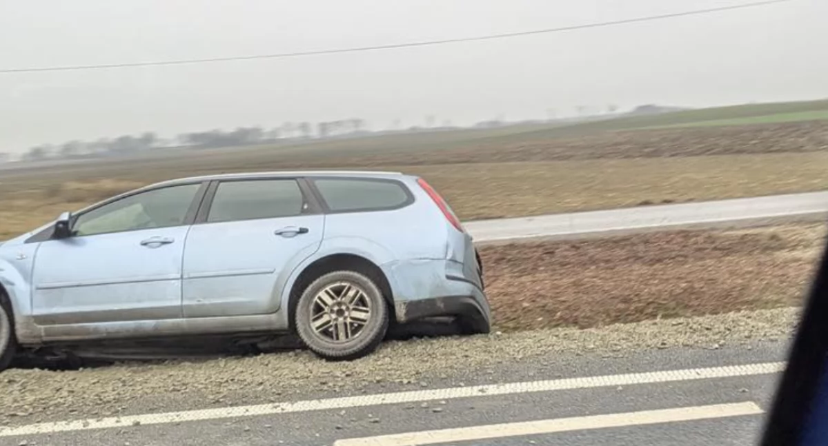 72-latek wjechał w latarnię