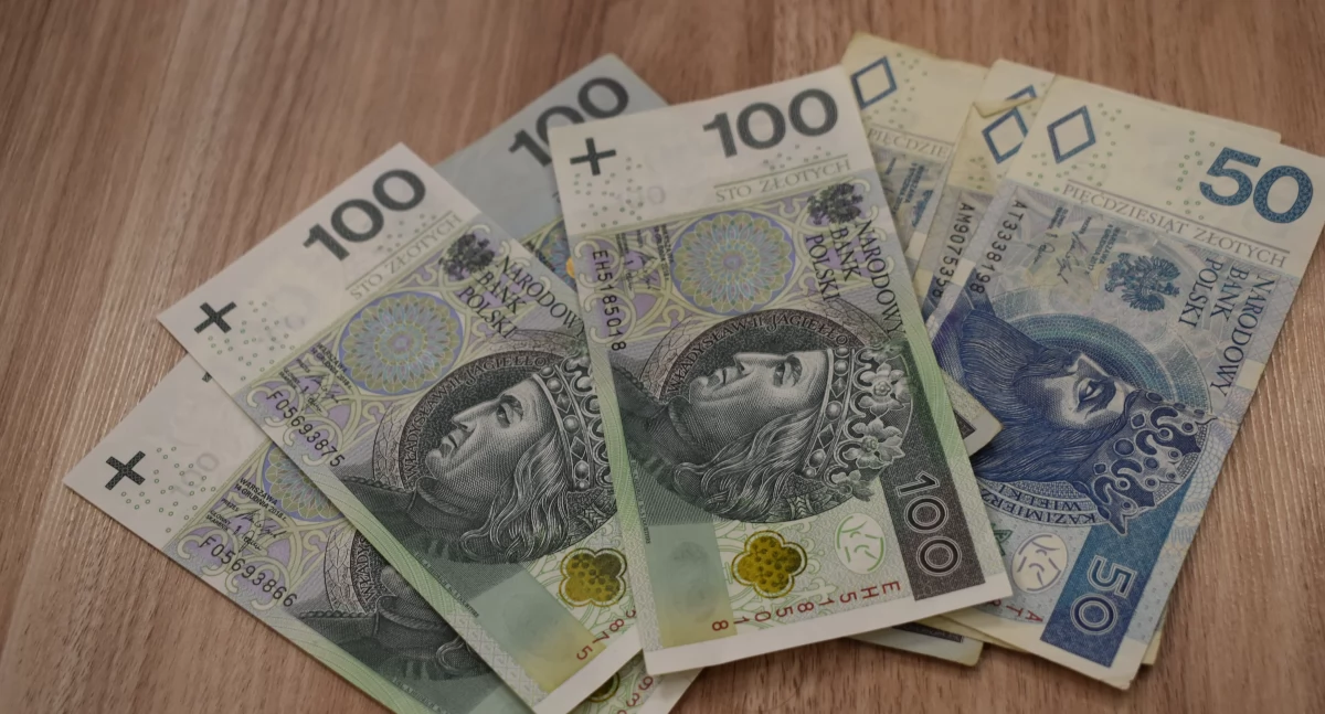Jakie podwyżki otrzymali urzędnicy i pracownicy gminnych spółek?