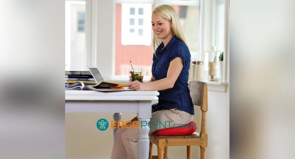 Homeoffice i zwykłe krzesło to przepis na bolące plecy? Oto proste sposoby na ergonomiczne siedzenie!