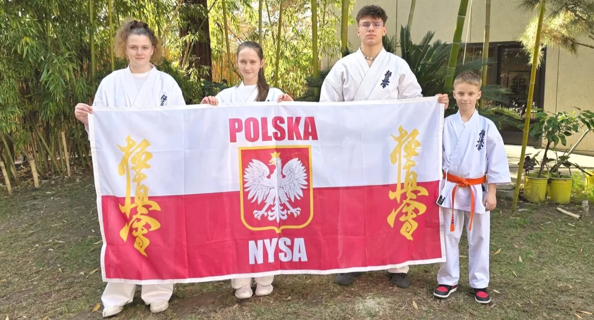 Pięć medali karateków za oceanem