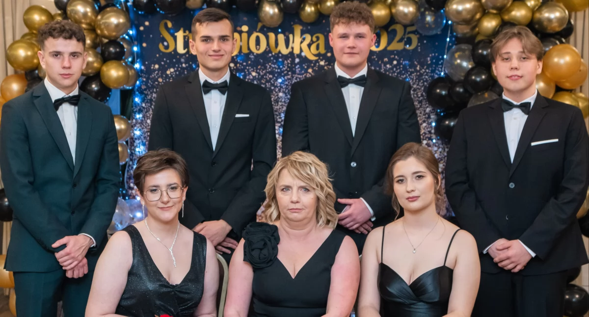 Studniówka 2025 - V Technikum Informatyczne przy ZS w Otmuchowie, klasa V TI