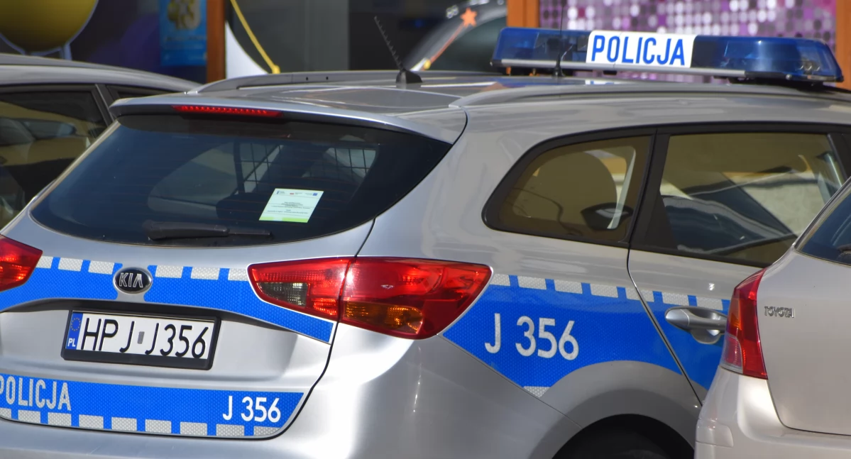 Pijany kierowca uderzył w auto i uciekł 