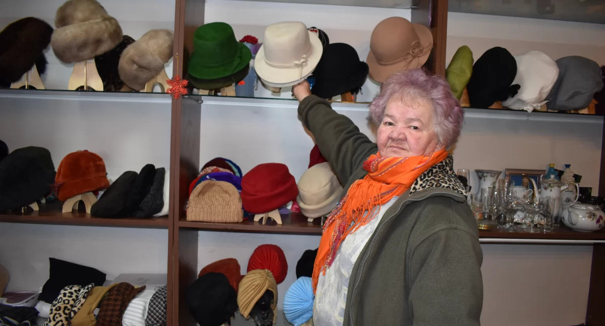 Nyska modystka. Pani Czesława Rajewska od 50 lat szyje kapelusze i inne nakrycia głowy
