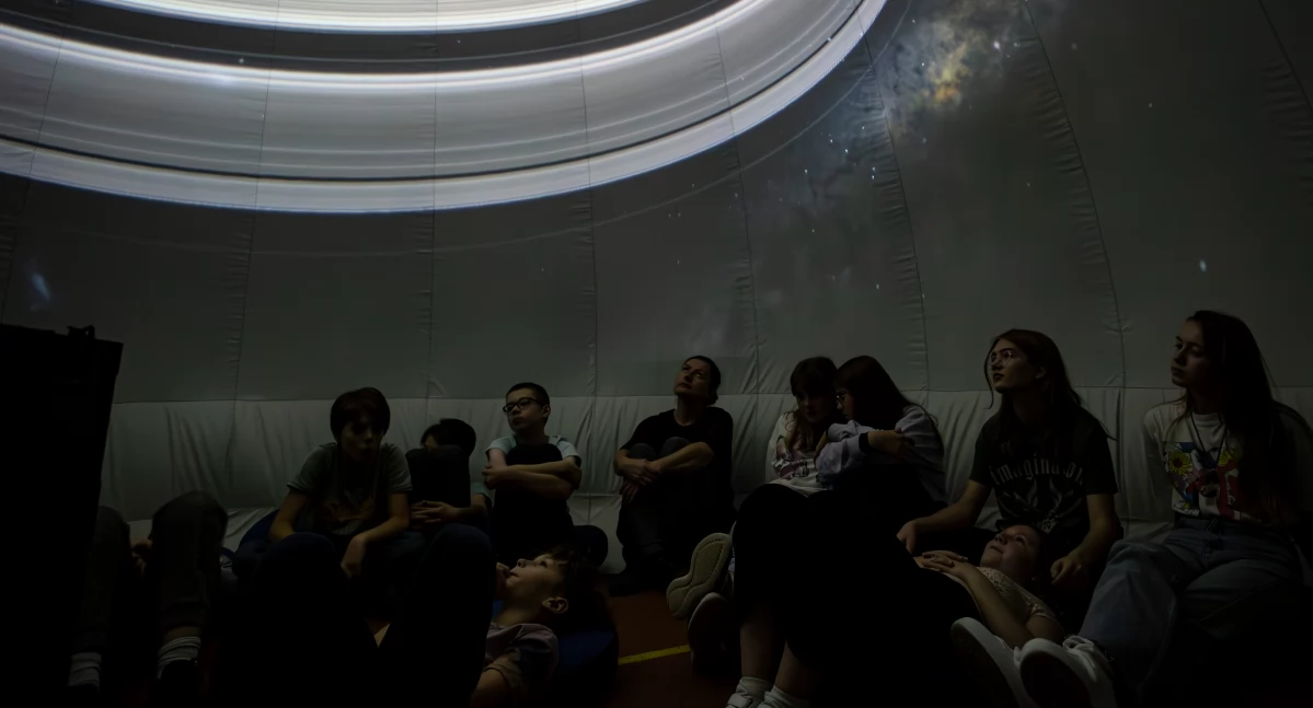 Mobilne planetarium Centrum Nauki Kopernik w Głuchołazach