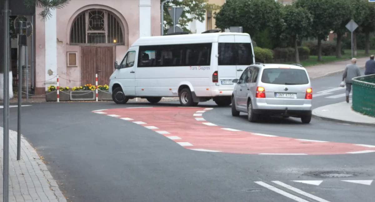 Koniec jednego z najsłynniejszych rond w kraju. Nowa organizacja ruchu w Otmuchowie 