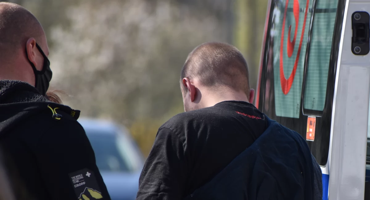 Groził podpaleniem budynku. Był poszukiwany przez policję  