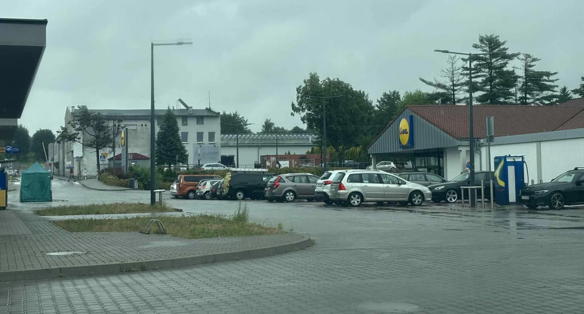 Sklepy bez prądu. Ktoś uszkodził skrzynkę energetyczną 