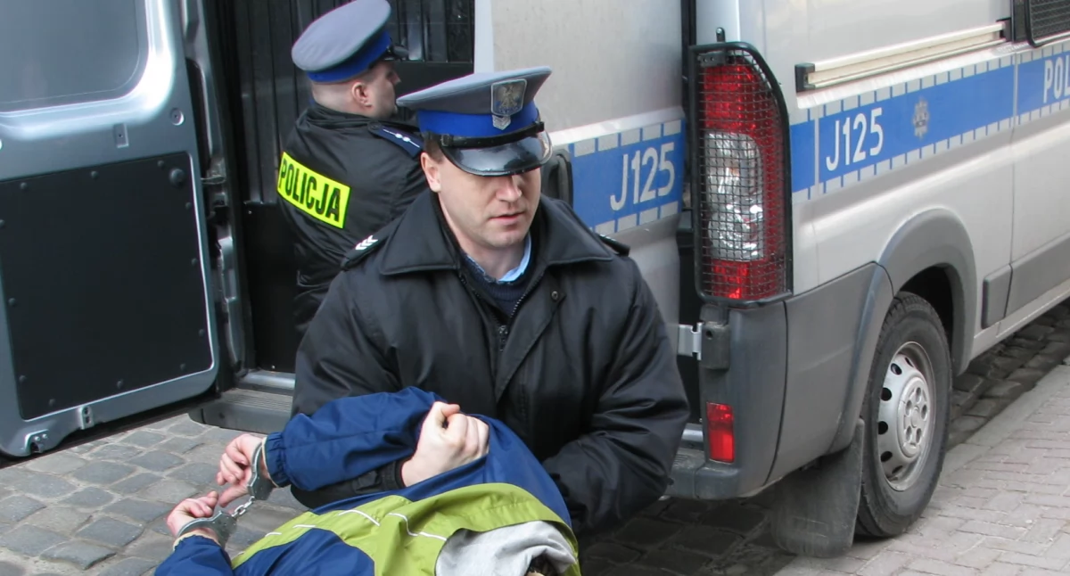 Zatrzymany za brutalny atak młotkiem. Ofiara w stanie krytycznym  
