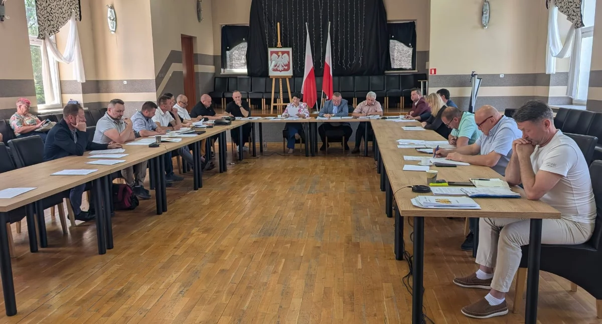 Radny do wójta: to propaganda i manipulacja. Poszło o wiatraki. 