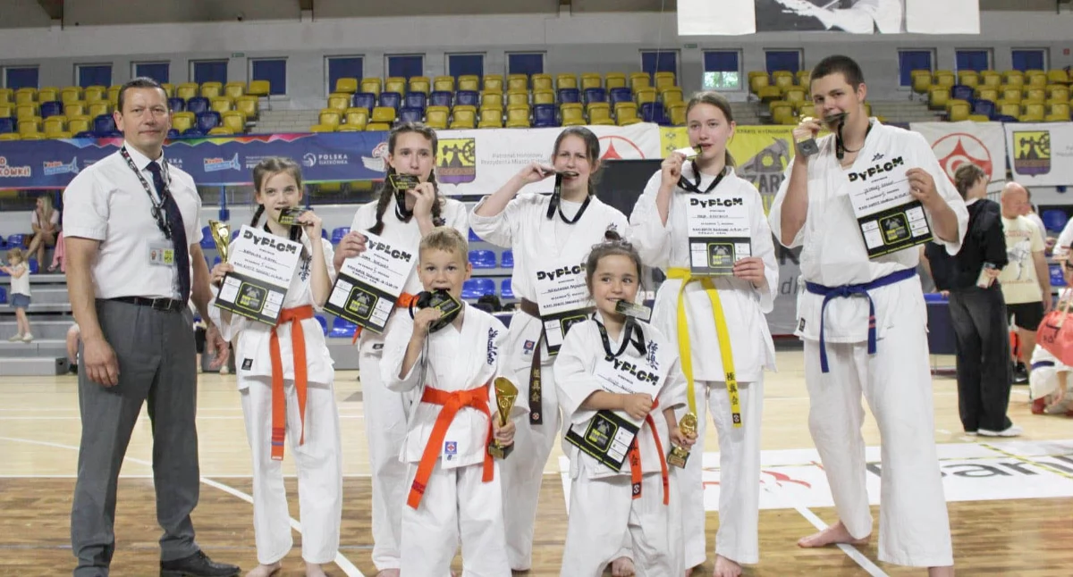 Siedem medali nyskich karateków