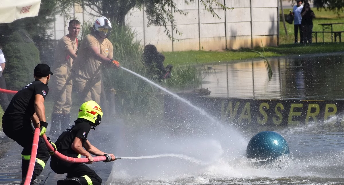 Strażacy, piłka i emocje. Wasserball w Przechodzie 