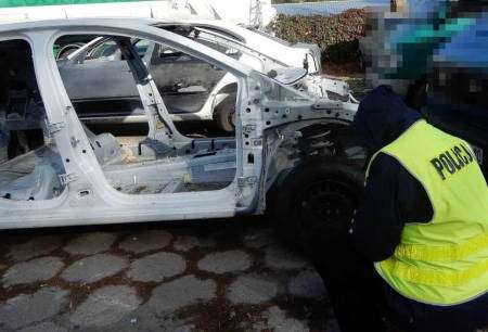 Auta za pół miliona w nyskiej dziupli