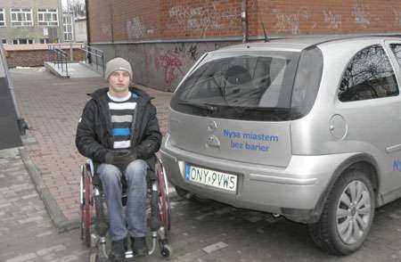 Dyrektor NDK wyrzuca inwalidę