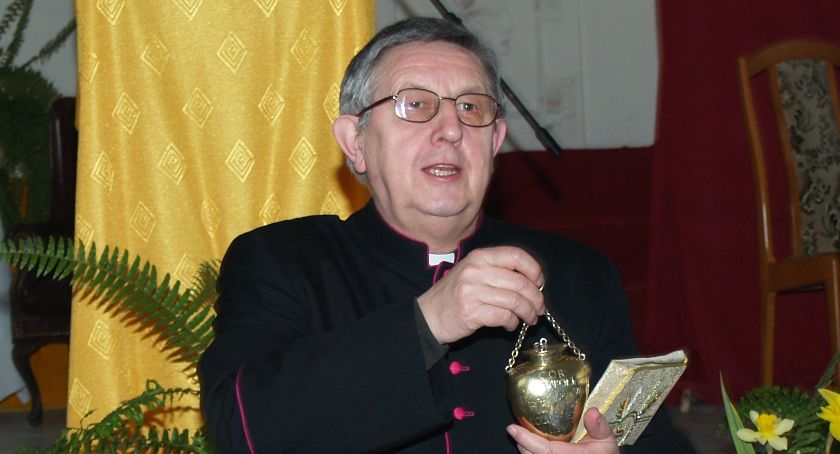 Stary i młody prałat