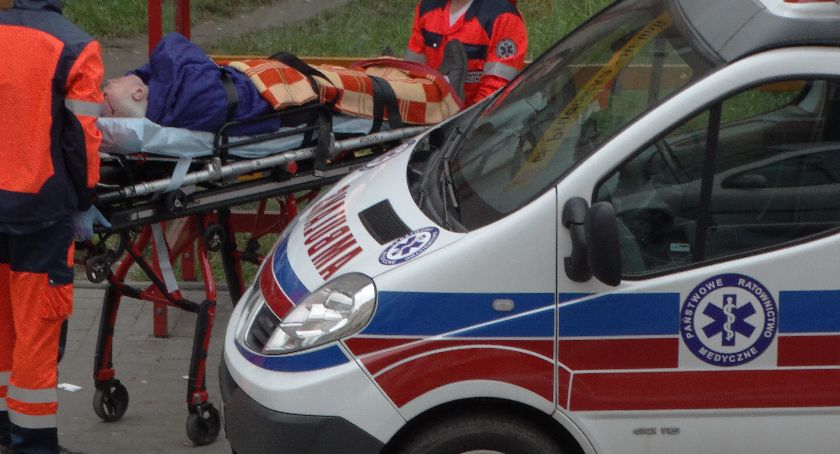 Wbiegł za psem na jezdnię