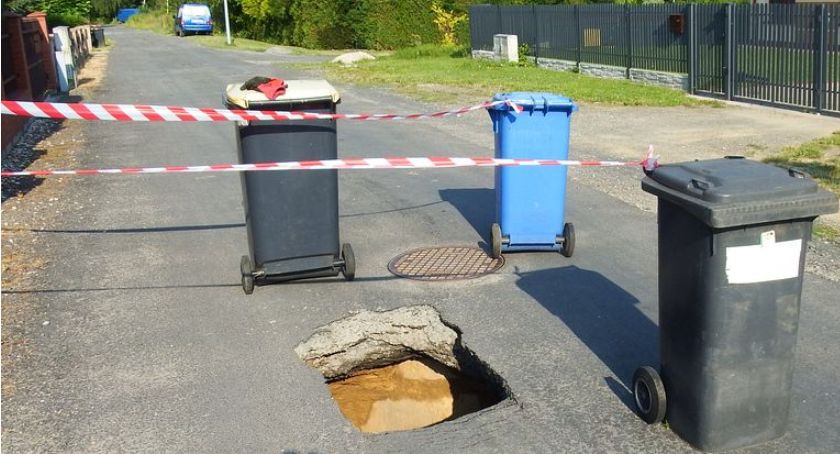 Zapadła się jezdnia