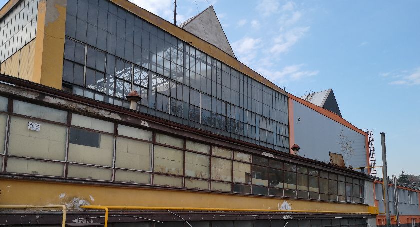 2,8 mln zł bez faktur za halę