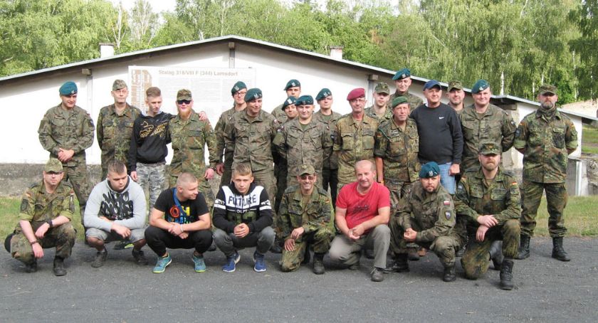 Łambinowice: Pracowali wspólnie z żołnierzami