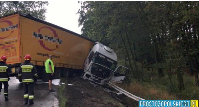 Ciężarówką wpadł do rowu