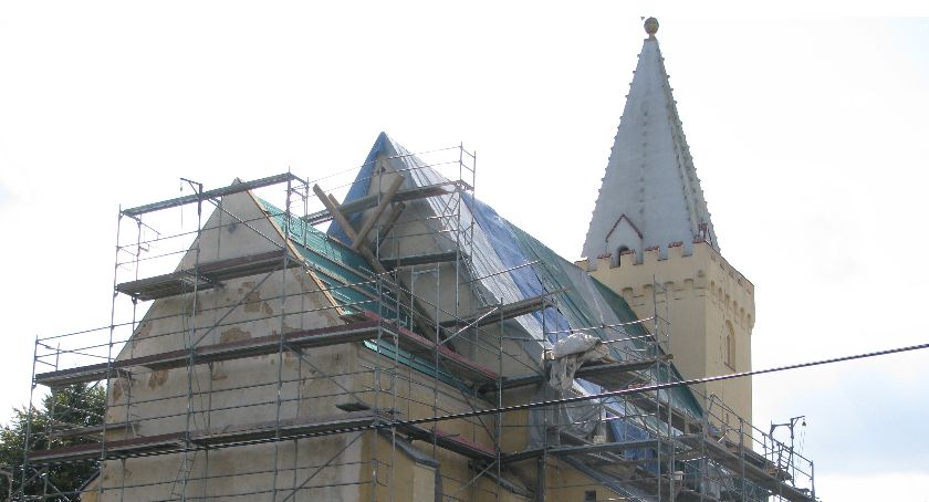 Kościół odzyskuje dach 
