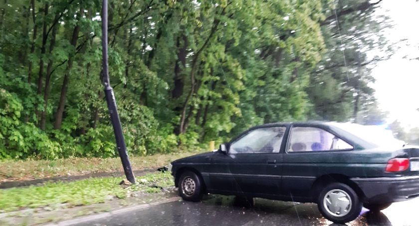 Nysa: Zderzył się z latarnią