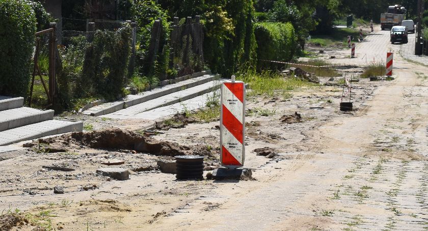 Rozkopali i zostawili na miesiąc