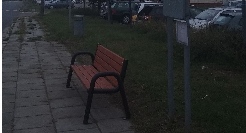 Ławki tak, dach nie