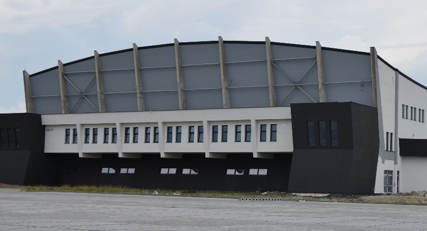 Hala z dużą liczbą usterek