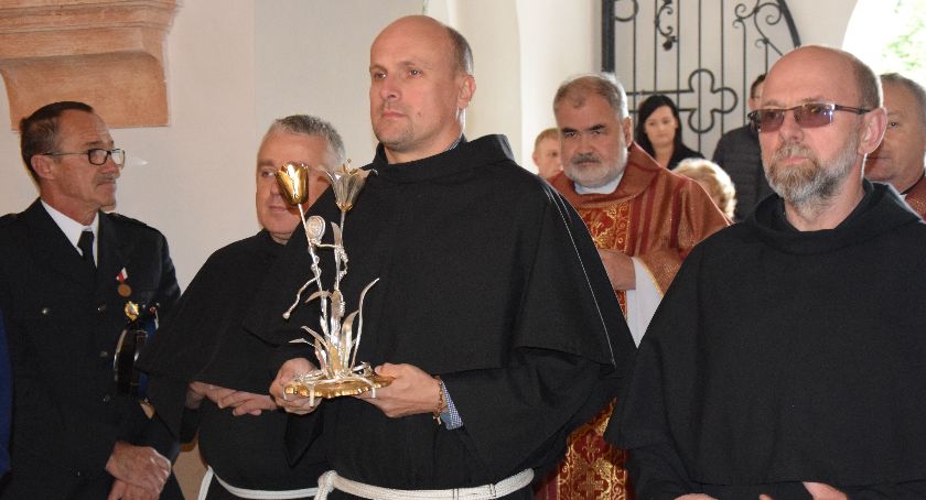 Świadkowie okrucieństwa i niezłomności