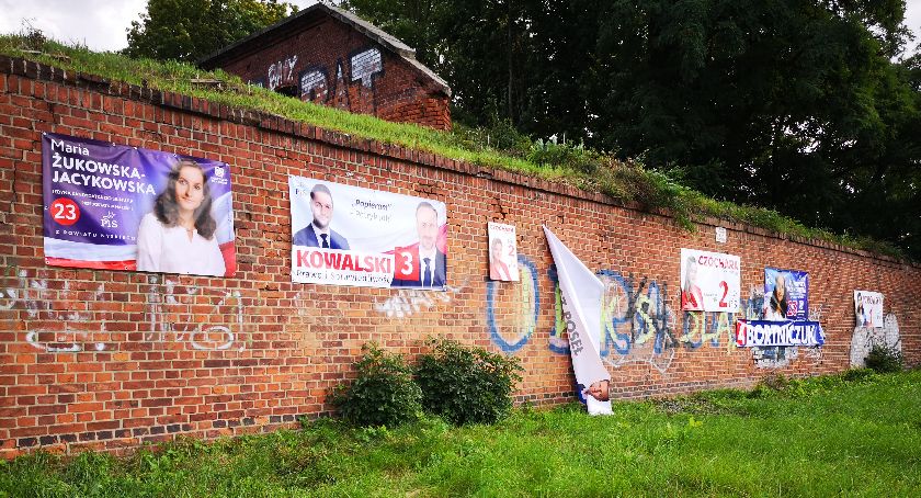 Kandydaci niszczą zabytek