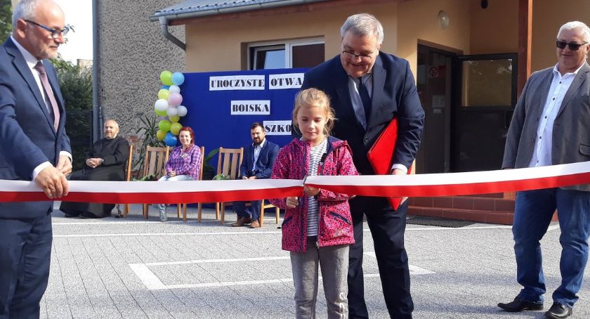 Z inicjatywy stowarzyszenia powstało boisko