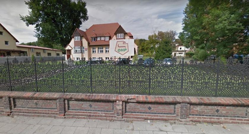 Żeliwny płot został wywieziony