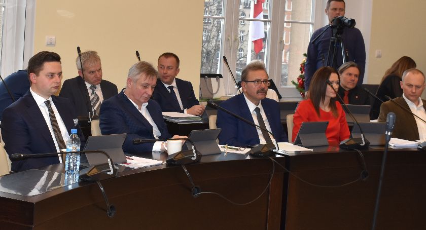 Podatki od nieruchomości i transportu w górę