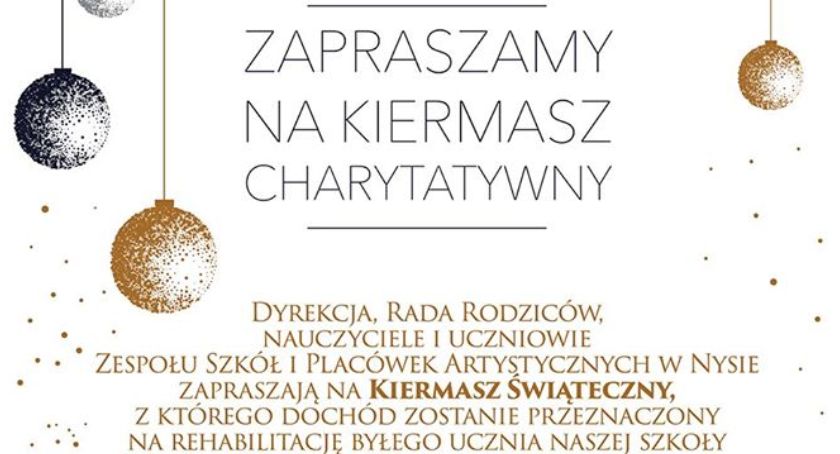 Uczniowie pomagają swojemu koledze
