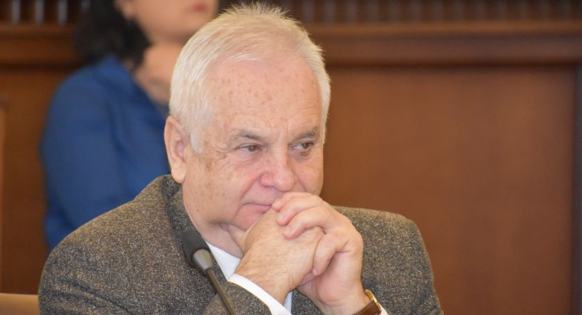 Sekretarz idzie na emeryturę