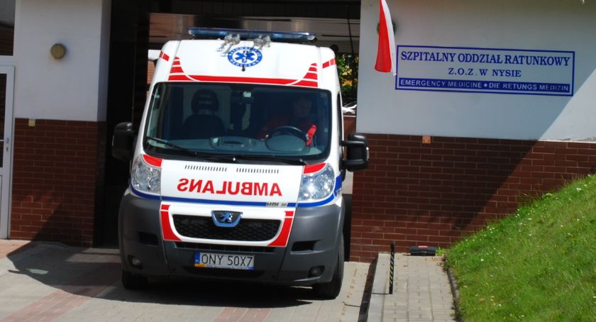 Umierała w święta. Syn nie chciał do niej wpuścić pogotowia