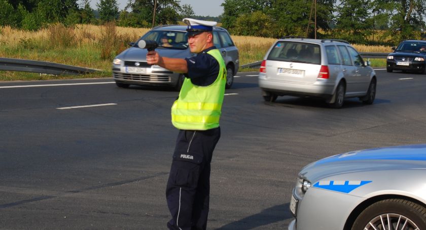 Czechowi się śpieszyło. Złapała go policja 