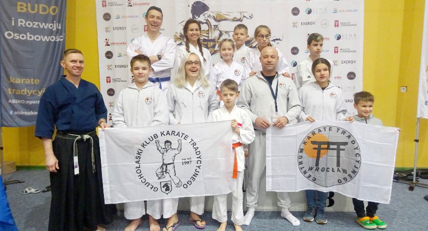Cztery medale karateków