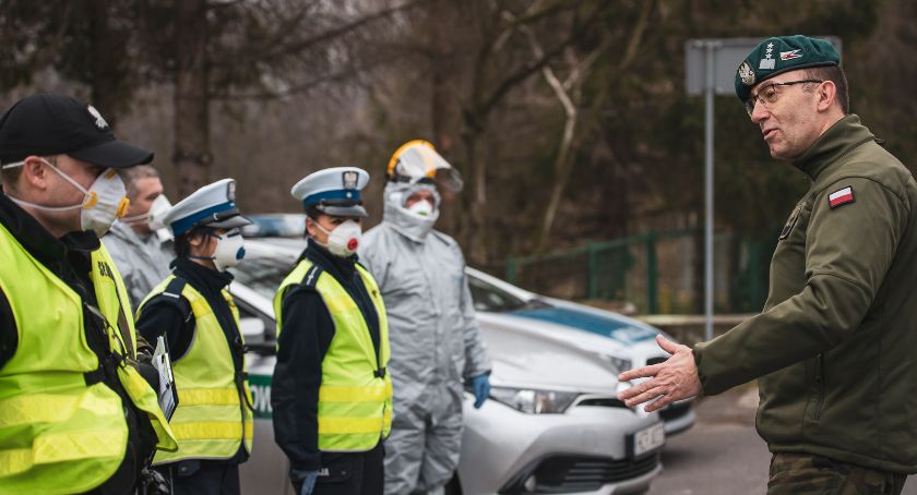 Koronawirus. Dowódca sił zbrojnych na granicy