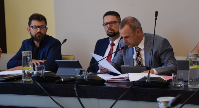 Ponad sto tysięcy na prawników 