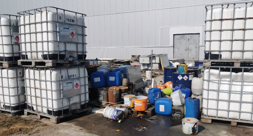 Chemikalia na terenie FSD [FOTO]