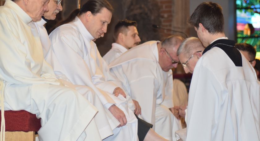 Liturgia Wielkiego Tygodnia bez wiernych
