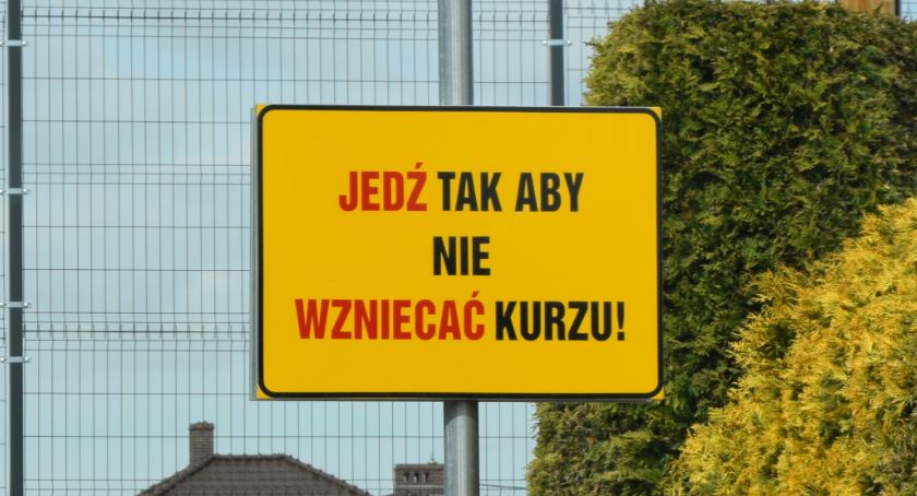 Nyskie drogi: Kurz, piach i dziury [FOTO]