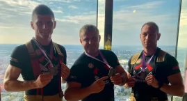 Sukces nyskich strażaków na Sky Tower Run 2025